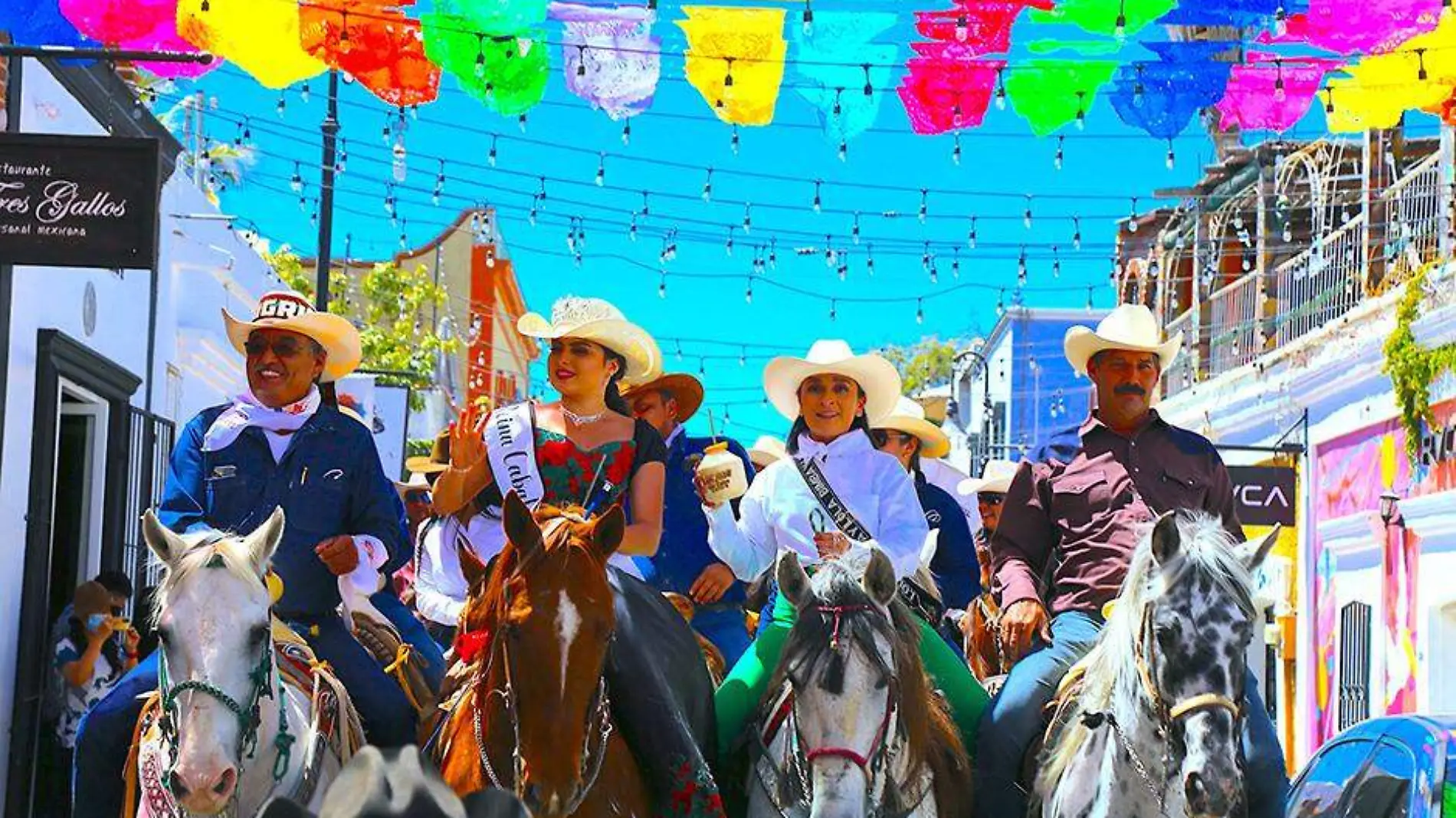 Jinetes caballos cabalgata